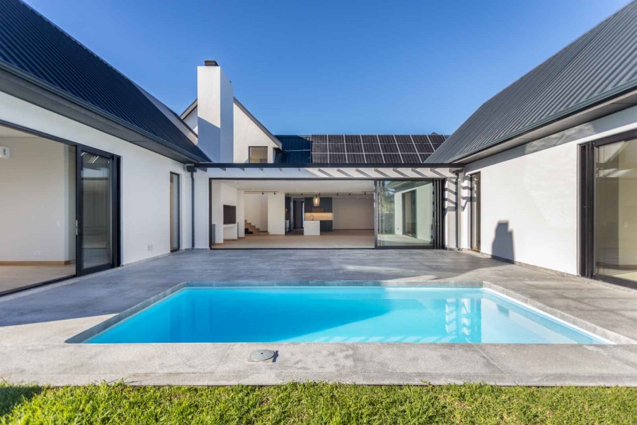 5 Bedroom Property for Sale in Val De Vie Estate Western Cape